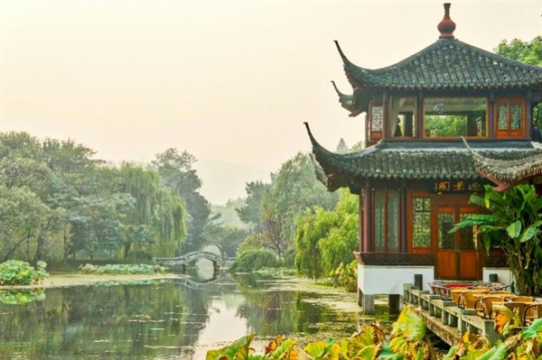 Từ Thượng Hải, du khách dễ dàng di chuyển đến Tô Châu, Hàng Châu.