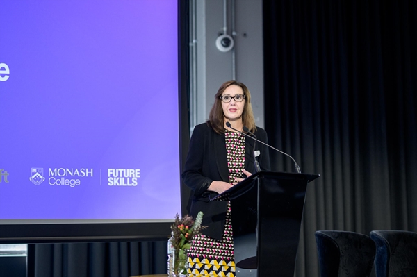 Giám đốc điều hành Monash College, bà Jo Mithen phát biểu tại sự kiện công bố dự án hợp tác giữa Future Skills và Microsoft