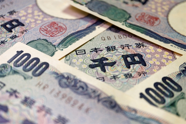 Đồng Yên vẫn rớt giá do sự chênh lệch lãi suất giữa Mỹ và Nhật Bản. Ảnh: Reuters. 
