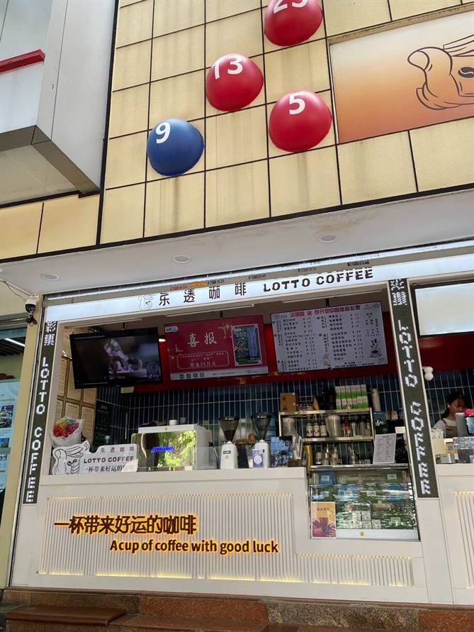 Một cửa hàng Lotto Coffee ở Côn Minh. Ảnh: Bloomberg.