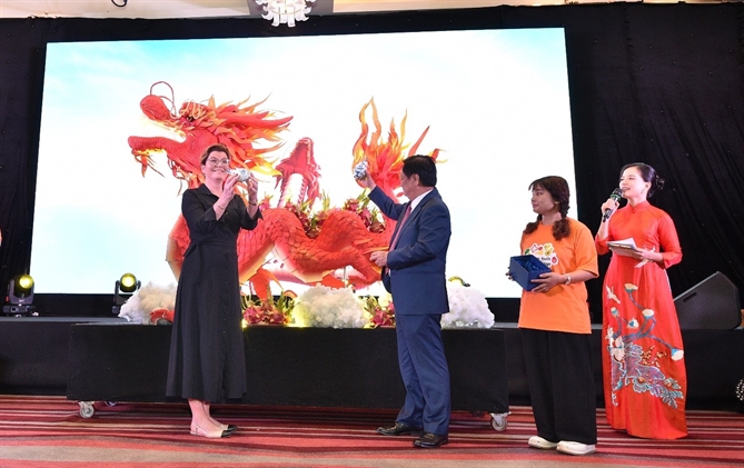 Bà Christianne van der Wal - Bộ trưởng Chính sách Tự nhiên và Nitơ Hà Lan và ông Lê Minh Hoan - Bộ trưởng Bộ Nông nghiệp và Phát triển Nông thôn Việt Nam chính thức ra mắt Chiến dịch Empower Youth4Food