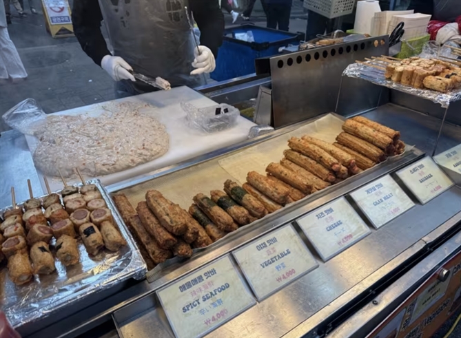 Bánh cá được bán ở Myeongdong, một địa điểm ẩm thực đường phố nổi tiếng ở Seoul. Ảnh: Anica Kim.