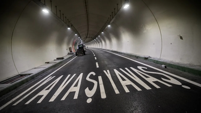 Đường hầm Á-Âu là một trong những con đường nhanh nhất băng qua eo biển Bosphorus. Ảnh: Getty Images