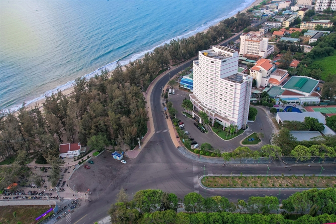 Du khách có thể ngắm bãi biển Đồi Dương từ TTC Hotel - Phan Thiết.