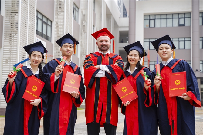 Vinschool cũng là hệ thống duy nhất tại Việt Nam được Bộ Giáo dục cấp phép để tích hợp chương trình Quốc tế vào chương trình Việt Nam