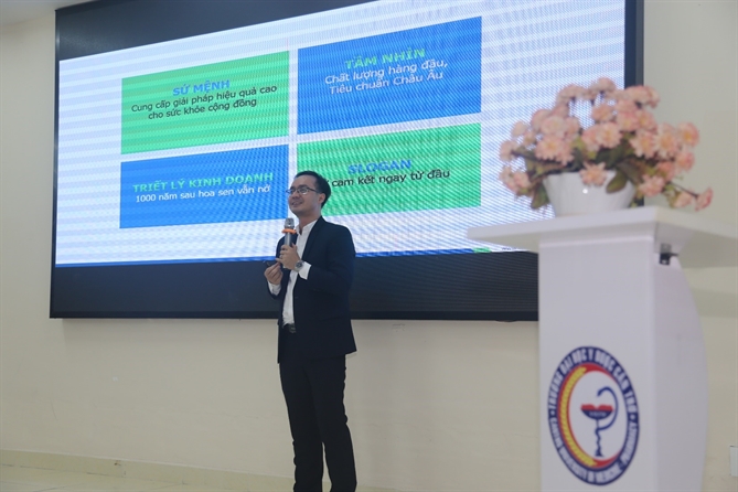 TS Nguyễn Vĩnh Luận - Giám đốc nhân sự Imexpharm trình bày về con đường phát triển sự nghiệp tại Công ty. (Nguồn: Imexpharm )