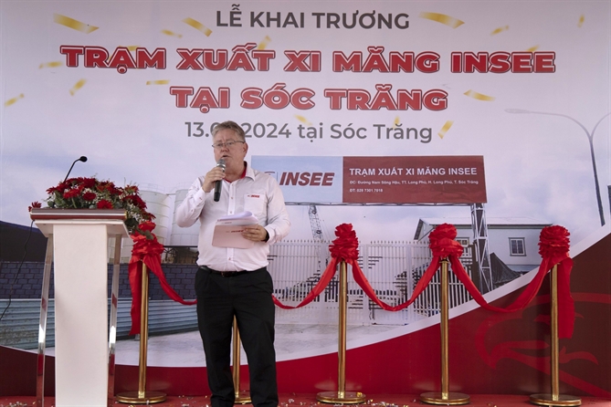 Ông Eamon John Ginley – Tổng Giám Đốc INSEE Việt Nam phát biểu khai trương trạm xuất xi măng INSEE tại Sóc Trăng