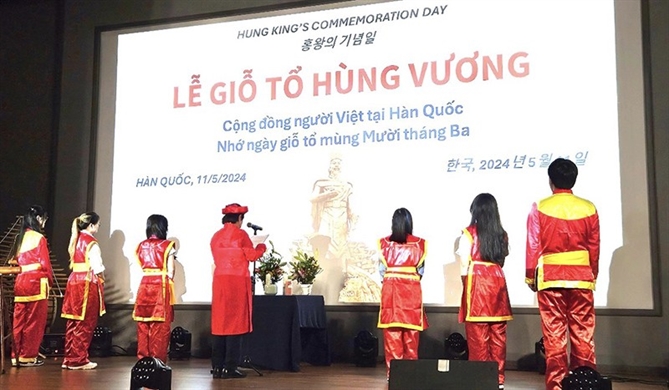 PGS.TS Nguyễn Lân Trung đọc bài tế Vua Hùng tại Lễ Giỗ Tổ Hùng Vương.