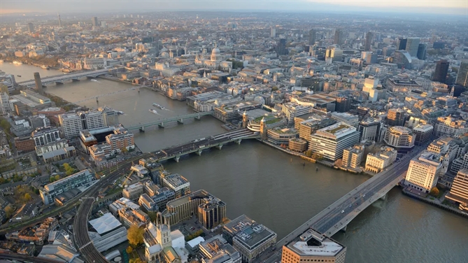 Bạn sẽ có được tầm nhìn tuyệt đẹp ra sông Thames trên tuyến đường này đến London Heathrow. Hình ảnh Frédéric Soltan/Corbis/Getty