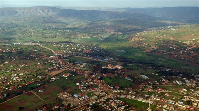 Bay đến Kigali mang đến tầm nhìn tuyệt vời về vùng nông thôn xanh tươi của Rwanda. Bộ sưu tập 506/Alamy Kho ảnh