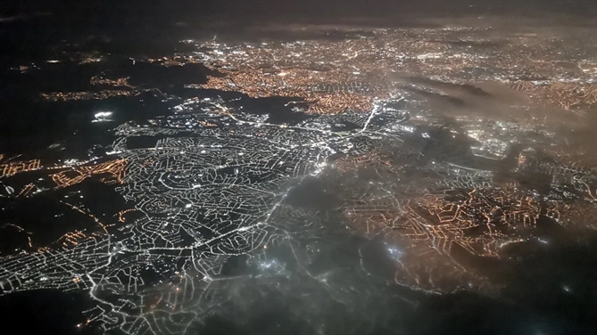 Hãy ngắm nhìn khung cảnh thành phố rực rỡ của São Paulo vào ban đêm. Julia Buckley/CNN