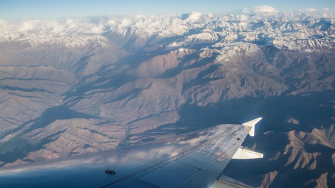 Bay đến Santiago mang đến cho bạn tầm nhìn tuyệt vời ra dãy Andes. Ricardo Ribas / Alamy Kho ảnh