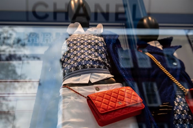 Chanel đã chi một số tiền lớn để sở hữu các tòa nhà trên Đại lộ số 5 ở New York và Đại lộ Montaigne ở Paris. Ảnh: FT.