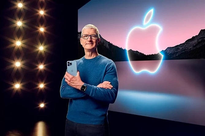 Sau 12 năm dưới quyền ông Tim Cook (từ 2011), doanh thu hằng năm của Apple gần như tăng gấp 4 lần