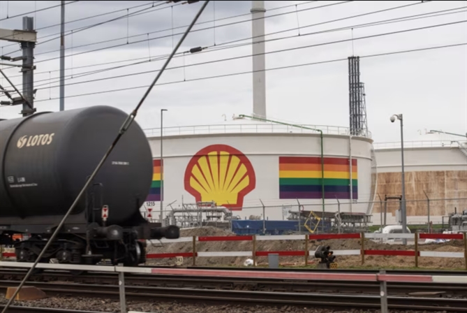 Shell gần đây đã sửa đổi các mục tiêu về khí hậu để phù hợp với các kế hoạch duy trì hoạt động kinh doanh khí đốt của mình. Ảnh: Bloomberg.
