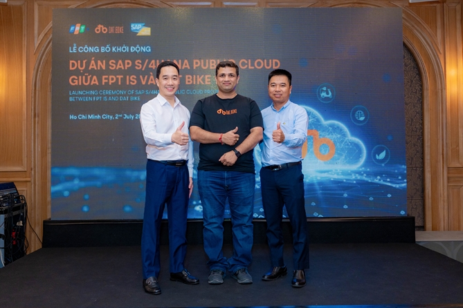 Representatives from SAP Vietnam, Dat Bike, and FPT IS at the event