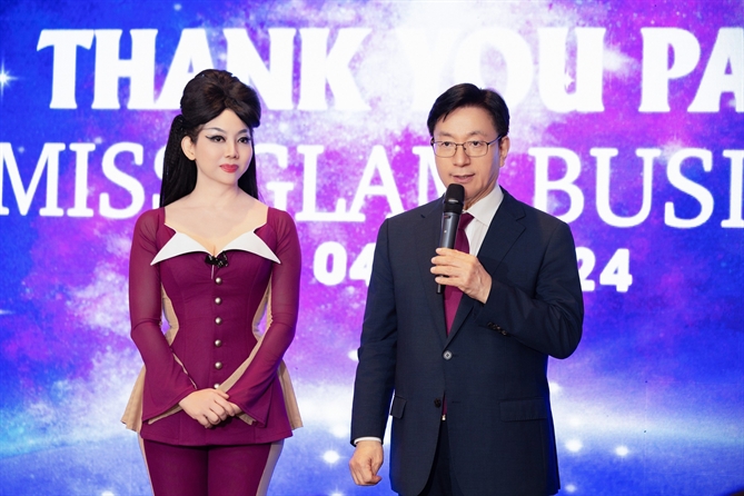 Nhà Thiết kế - Tiến sĩ Quỳnh Paris và ông Park Bong Kyu, Chủ tịch – Người sáng lập CICON