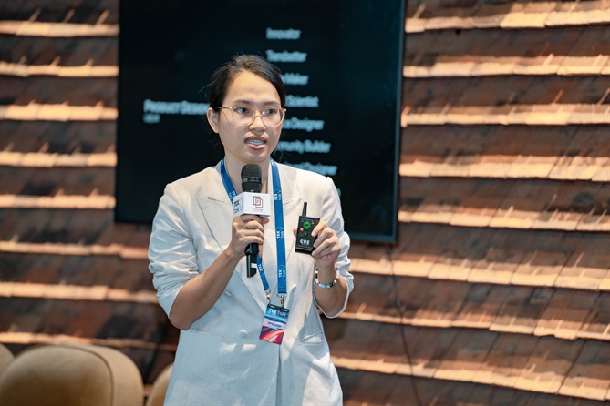 Ms. Sandra Vu chia sẻ thông tin trực quan và kiến thức mới mẻ