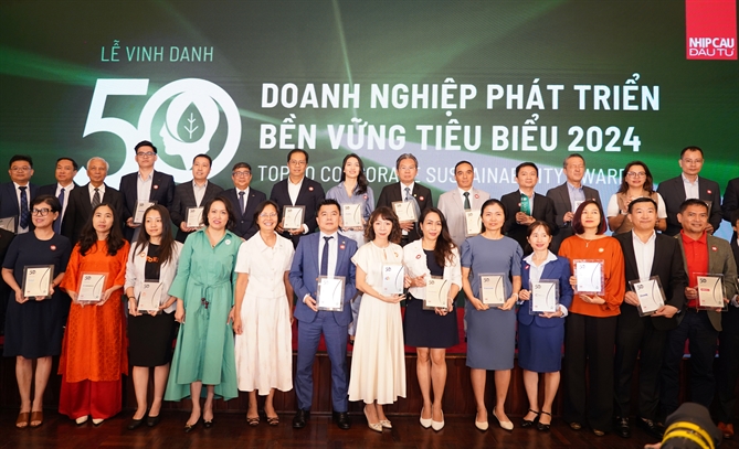  Đại diện cái doanh nghiệp được nhận giải