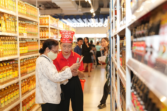 WinMart's staff serving consumers. Photo courtesy of MSC.