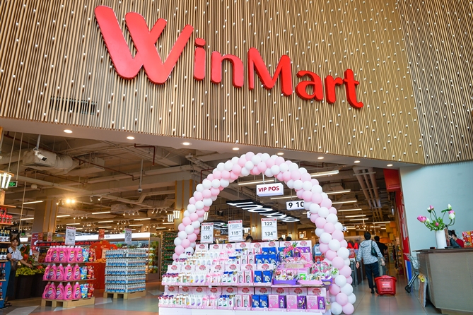 WinMart với không gian mua sắm mới mẻ kết hợp cùng các chương trình ưu đãi lớn thu hút sự chú ý của người tiêu dùng. 