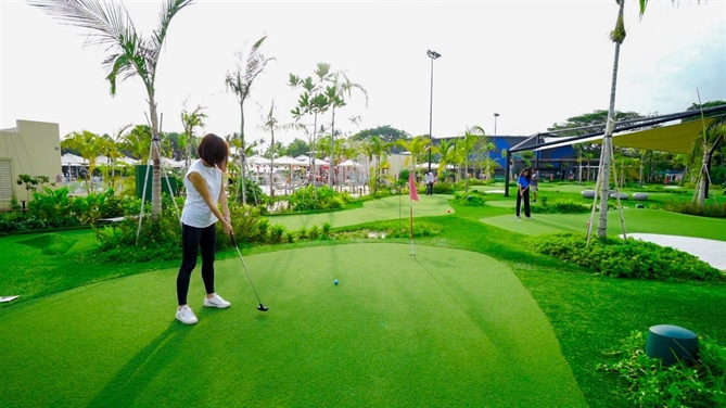 UltraGolf - Sân golf mini độc đáo. Ảnh: KKday 