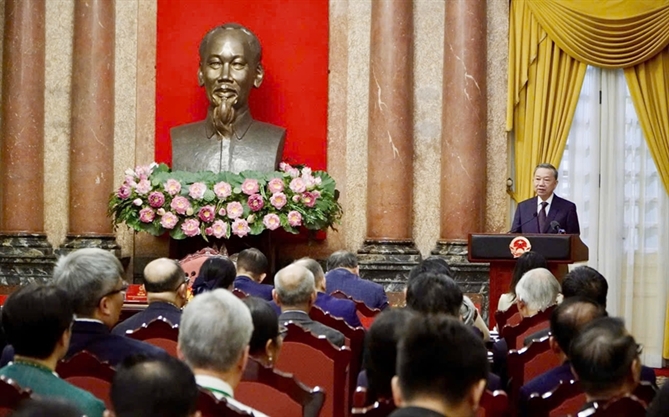  Tổng Bí thư, Chủ tịch nước Tô Lâm phát biểu trong cuộc gặp với các kiều bào tiêu biểu. 