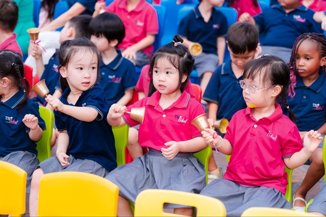 Tiếng chuông vang lên chào đón học sinh mới