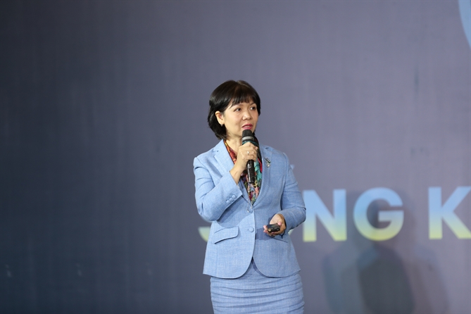 Bà Nguyễn Thị Thanh Hương, Nhà sáng Lập & CEO, Lãnh Đạo Khai Phóng trong bài thuyết trình 