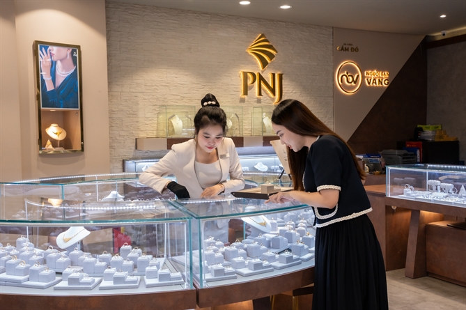 Kênh bán lẻ PNJ mức tăng trưởng hơn 15% nhờ phủ rộng mạng lưới lên 414 cửa hàng. Ảnh: Việt Hùng.