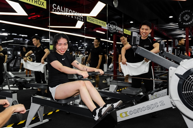 Phòng gym khắp cả nước trở nên sôi động vào dịp cuối tuần với sự hiện diện của thử thách HYROX.