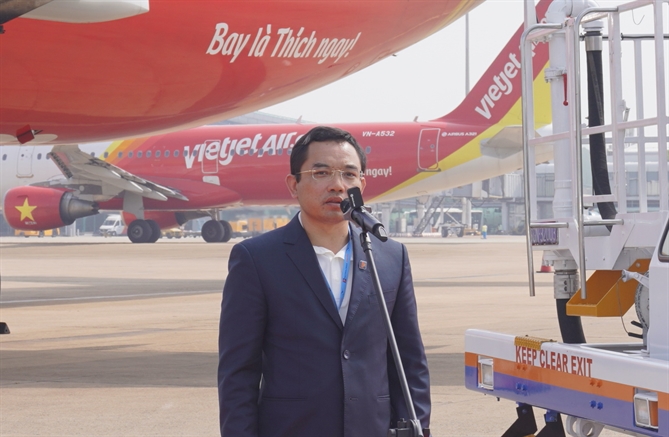 Ông Nguyễn Văn Học - Tổng giám đốc Petrolimex Aviation chúc mừng cho hợp tác giữa hai đơn vị