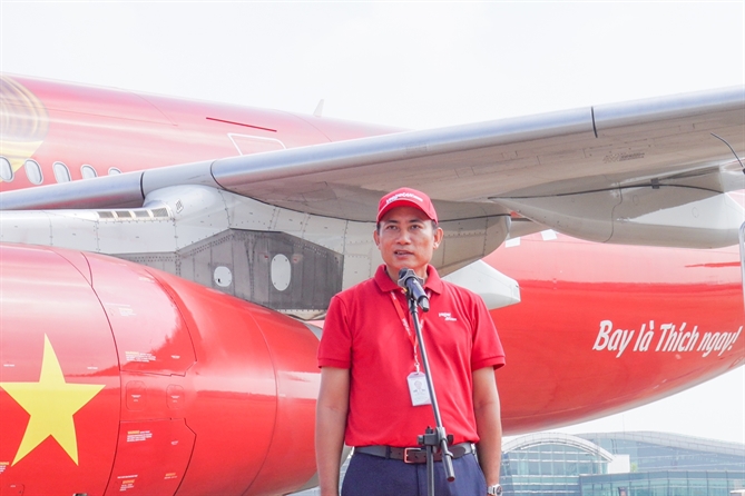 Phó Tổng giám đốc Vietjet Tô Việt Thắng phát biểu nhân chuyến bay đầu tiên sử dụng nhiên liệu SAF, góp phần đạt mục tiêu giảm phát thải ròng về 0 vào năm 2050