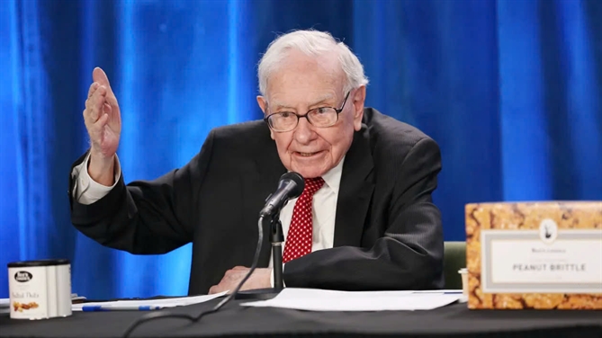 Tỉ phú Warren Buffett tin rằng để thành công trong đầu tư, nhà đầu tư nên làm mọi việc có thể để hạn chế rủi ro. Ảnh: CNBC. 