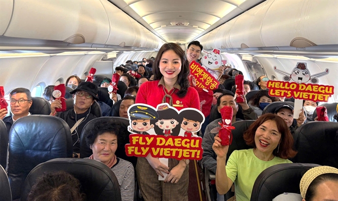 Hãng hàng không thế hệ mới Vietjet dẫn đầu cuộc cách mạng trong ngành hàng không Việt Nam, khu vực và thế giới.