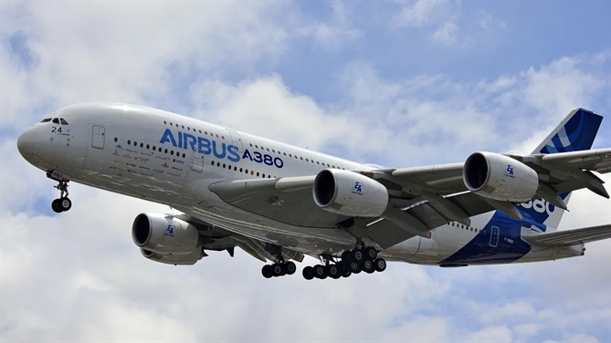 Vào ngày 25 tháng 3 năm 2022, một chiếc Airbus A380, máy bay chở khách thương mại lớn nhất thế giới, đã hoàn thành chuyến bay thử nghiệm hoàn toàn bằng SAF - nhiên liệu hàng không bền vững - chủ yếu bao gồm dầu ăn.