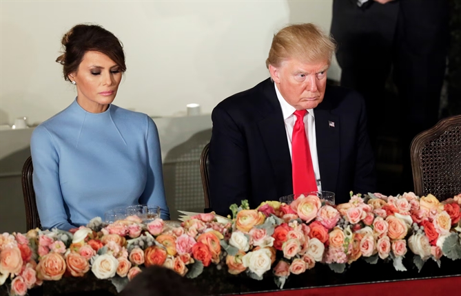 Tổng thống Donald Trump và Đệ nhất phu nhân Melania tham dự bữa trưa nhậm chức tại Phòng Tượng đài Quốc gia ở Washington, vào ngày 20 tháng 1 năm 2017.