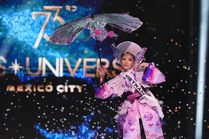 Ngọc Điệp Kỳ Nam là trang phục dân tộc đồng hành cùng Kỳ Duyên tại Miss Universe 2024. Thiết kế lấy cảm hứng từ chiếc lọng bướm thời Nguyễn kết hợp cùng áo Nhật Bình.