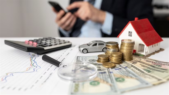 Quyết định giảm lãi suất của FED không chỉ ảnh hưởng đến hoạt động cho vay liên ngân hàng mà còn tác động đến nhiều khoản vay tiêu dùng thiết yếu. Hình ảnh minh họa: Freepik. 