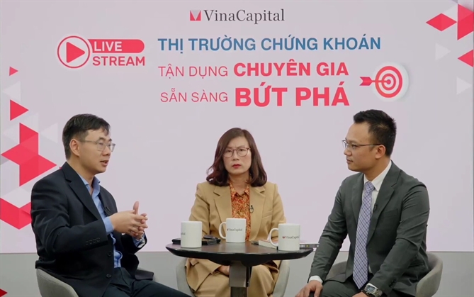 Từ trái qua phải: Ông Thái Quang Trung, CFA, Giám đốc Đầu tư, VinaCapital, bà Nguyễn Hoài Thu, CFA, Tổng Giám đốc Khối Đầu tư Chứng khoán, VinaCapital