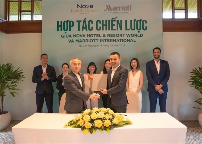 Đại diện NovaGroup và Marriott tại lễ ký kết hợp tác