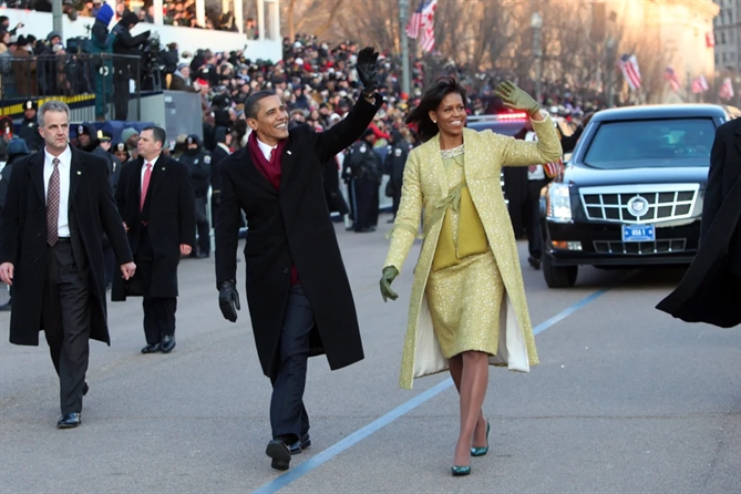 Michelle Obama đã cân nhắc lựa chọn trang phục thiết kế cho ngày hôm đó, nhưng đôi găng tay khiêm tốn của bà mới là thứ thu hút được nhiều sự chú ý nhất.