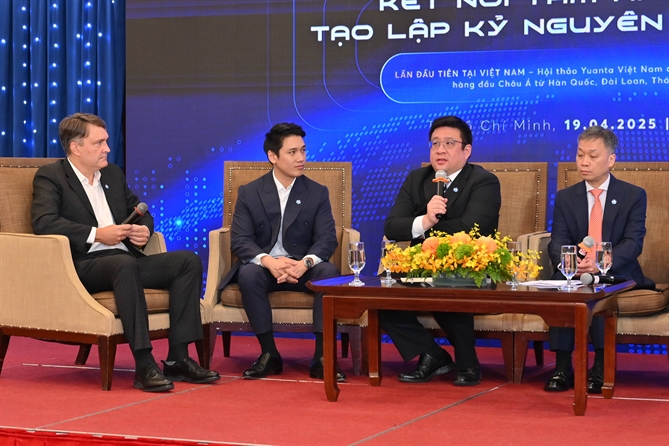 Các chuyên gia tại phiên tọa đàm. Ảnh: TL. 