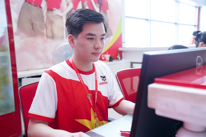 Chuyển giao thành công hoạt động khai thác dịch vụ mặt đất tại sân bay Tân Sơn Nhất Cán bộ, nhân viên Vietjet với trang phục mang hình ảnh cờ đỏ - sao vàng lan toả tinh thần Việt Nam dịp đại lễ