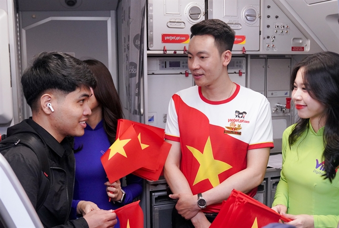 Chuyen giao thanh cong hoat dong khai thac dich vu mat dat tai san bay Tan Son Nhat