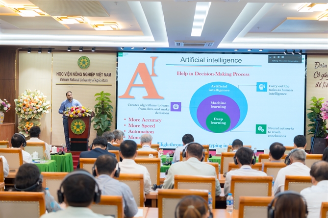 Đại diện Viện nghiên cứu lúa gạo quốc tế (IRRI) chia sẻ về ứng dụng trí tuệ nhân tạo trong nghiên cứu, chọn tạo giống cây trồng.