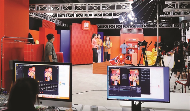 Bình quân mỗi tháng, Việt Nam hiện có 2,5 triệu phiên bán hàng livestream diễn ra. Ảnh: TL. 