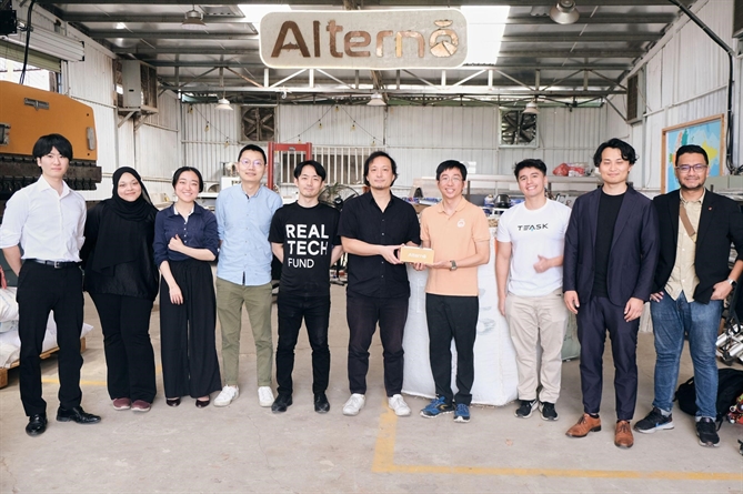 Ảnh (từ trái sang, ở giữa): Ông Daiki, Tiến sĩ Maru (UntroD Capital Asia) và ông Hồ Việt Hải – Đồng sáng lập & CEO Alternō