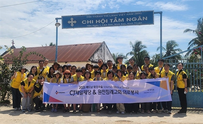 Đội bác sĩ tình nguyện đang làm việc tại Ninh Thuận, tháng 2/2025. Ảnh: CJ Group