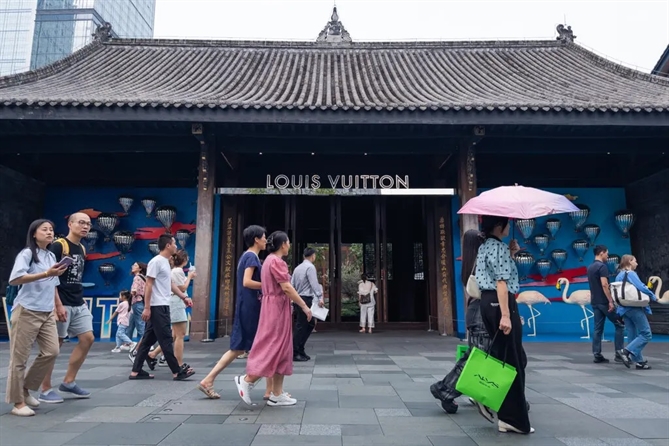 Dân số ở Thành Đô đã tăng 30% trong vòng 5 năm qua, đạt 21,5 triệu người. Ảnh: NYTimes.